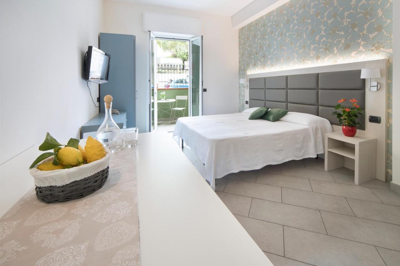 Hotel Residence Laigueglia Free Parking Buitenkant foto